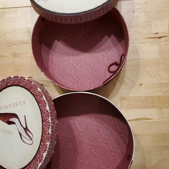 Vintage Emily Adams Decorative Hat Boxes, Red - Set Of 2 - Picture 6 of 7